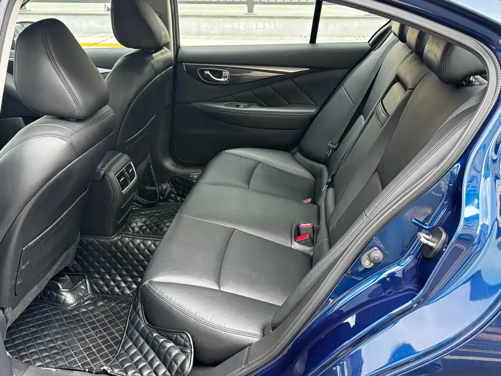 Infiniti Q50 L 2.0 T Comfort