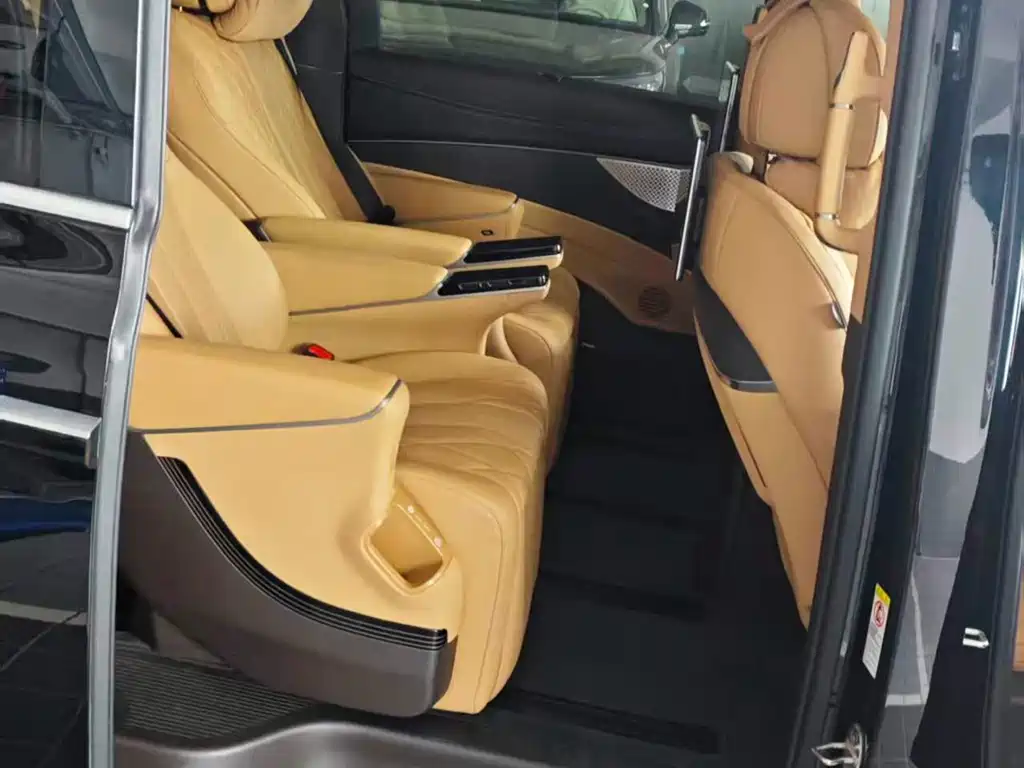 Denza D9 DM-i Smart Drive 1020 4 WD Flagship