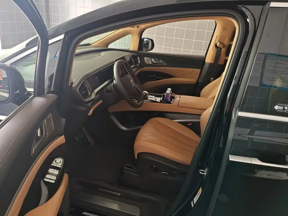 Denza D9 DM-i Smart Drive 1020 4 WD Flagship