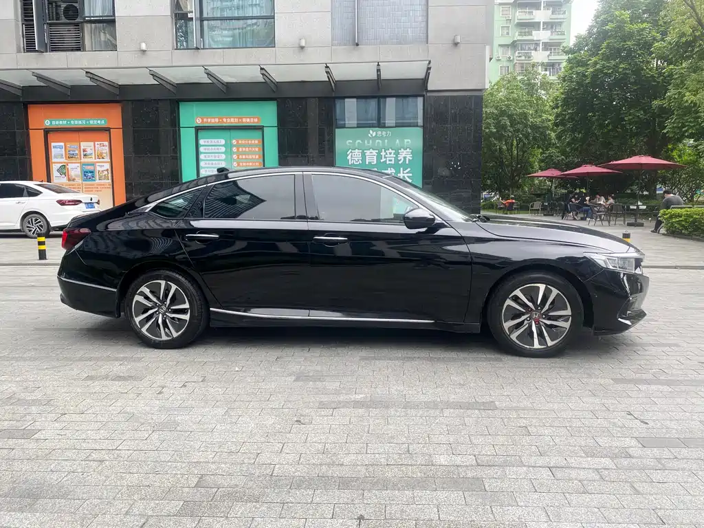 Accord Sharp· Hybrid 2.0 L Sharp Leading