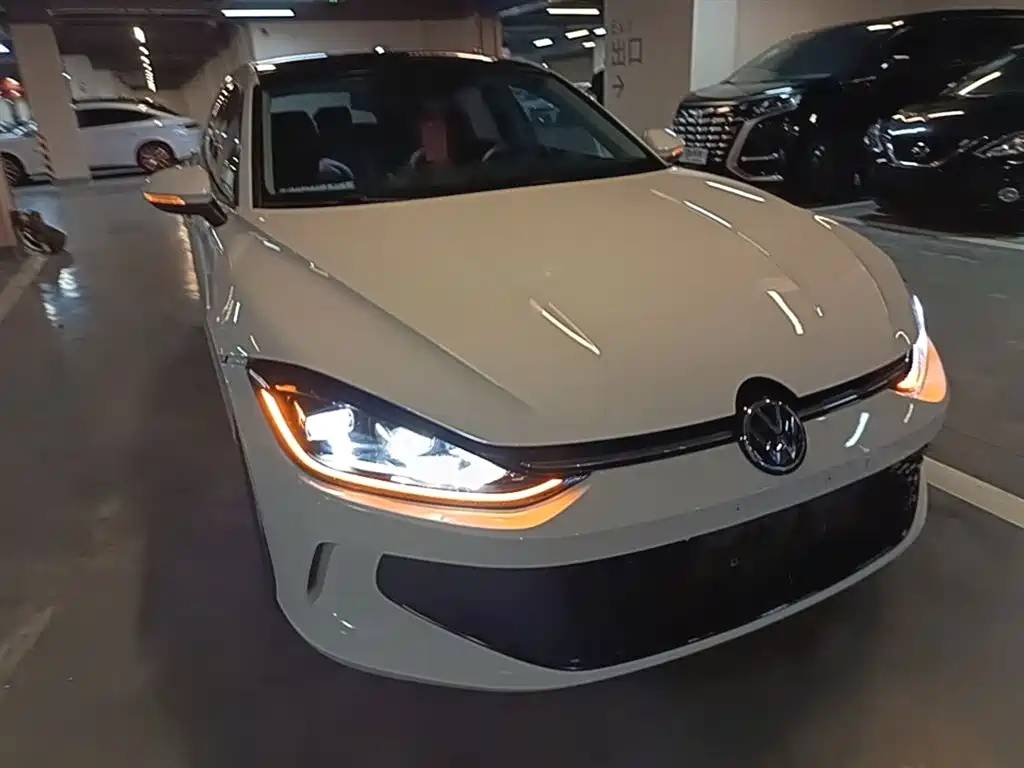 Lamando Lamando L 280 TSI DSG Dazzle Hot
