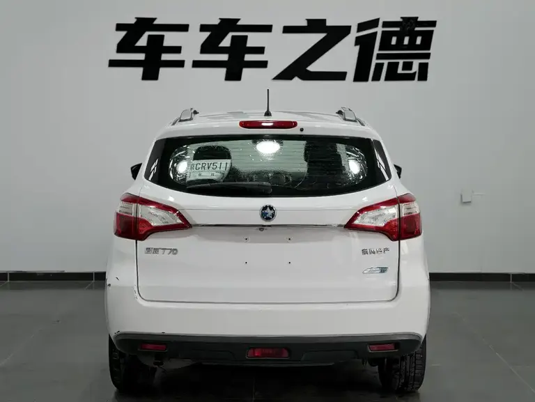 Venucia T70 2.0 L CVT Wise Enjoyment