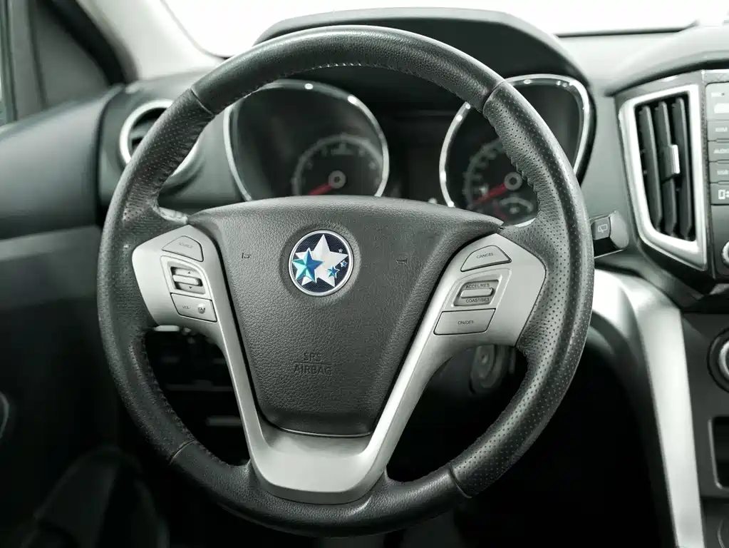 Venucia T70 2.0 L CVT Wise Enjoyment
