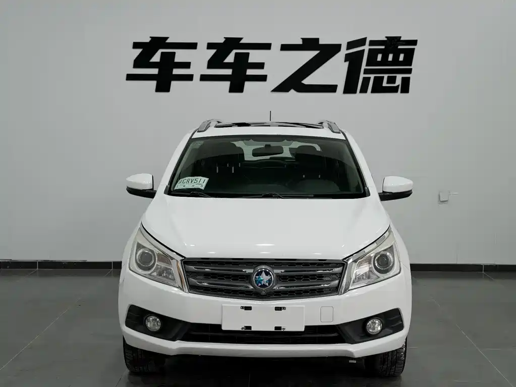 Venucia T70 2.0 L CVT Wise Enjoyment