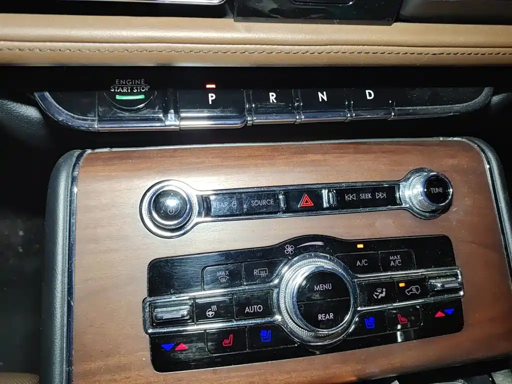 Aviator 3.0 T V6 4 WD Executive