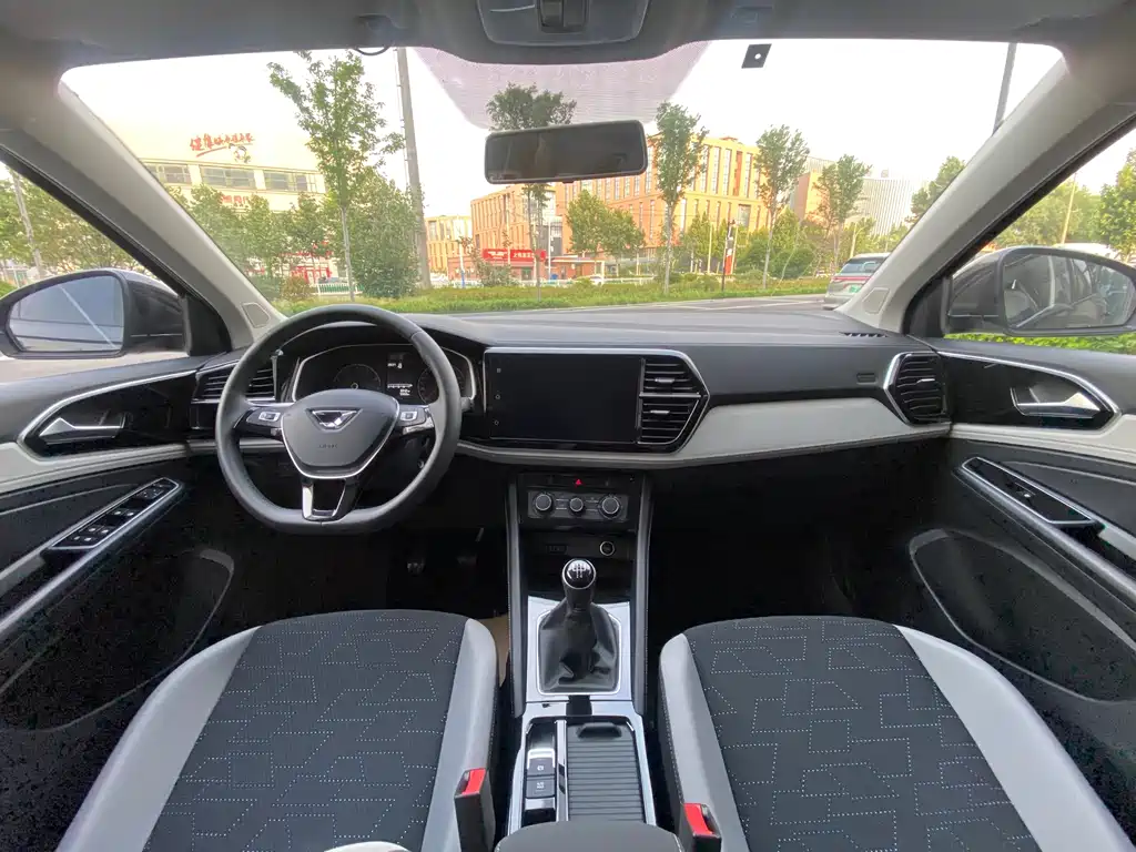 Jetta VS5 280 TSI Manual Pioneer