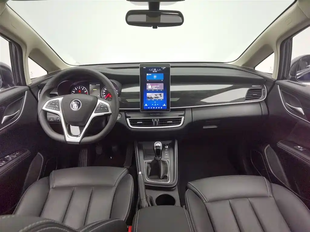 Song MAX 宋MAX 2019款 1.5 T 手动智联睿逸天窗型 6座 国VI