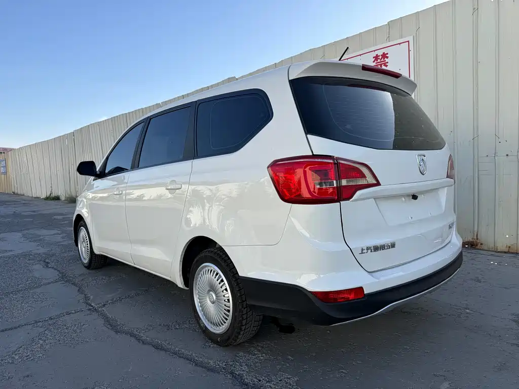 Baojun 730 1.5 L Manual Fashion 7-seat