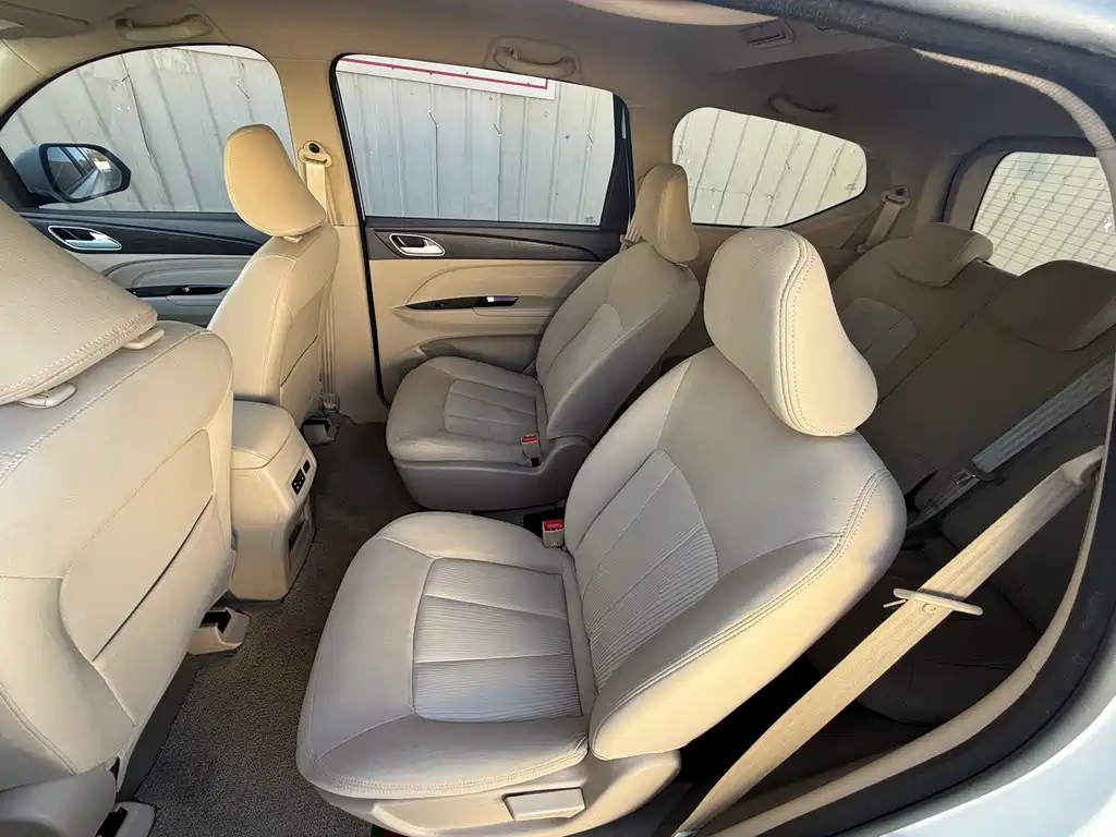 Baojun 730 1.5 L Manual Fashion 7-seat
