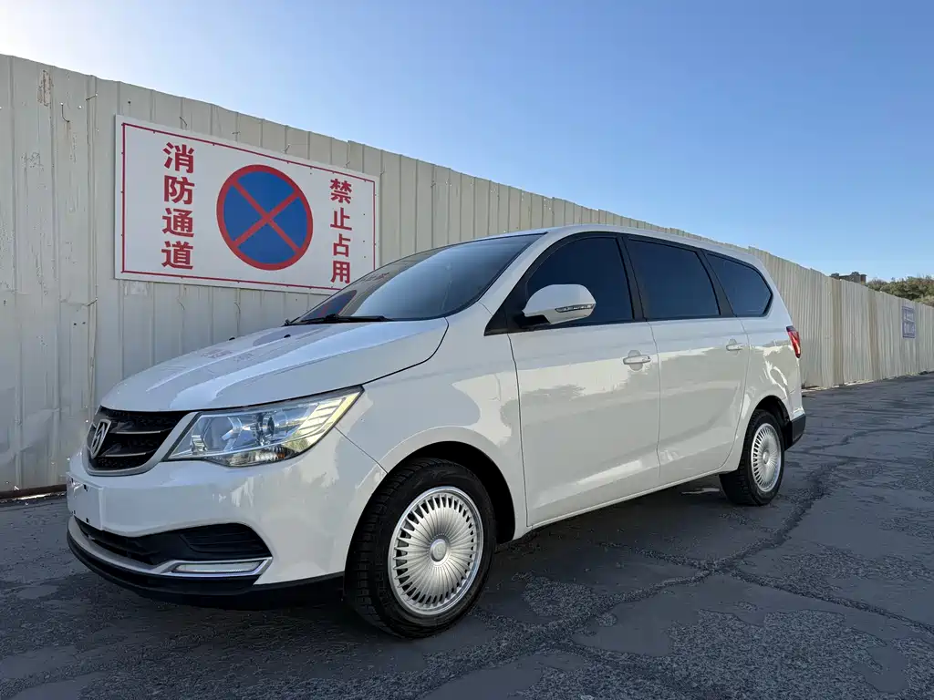 Baojun 730 1.5 L Manual Fashion 7-seat