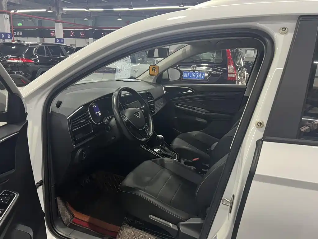 Jetta VS5 280 TSI Auto Progressive