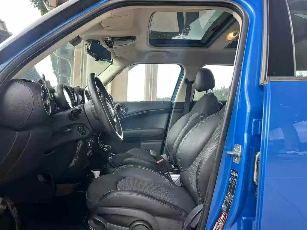 MINI COUNTRYMAN 1.6 L COOPER Fun