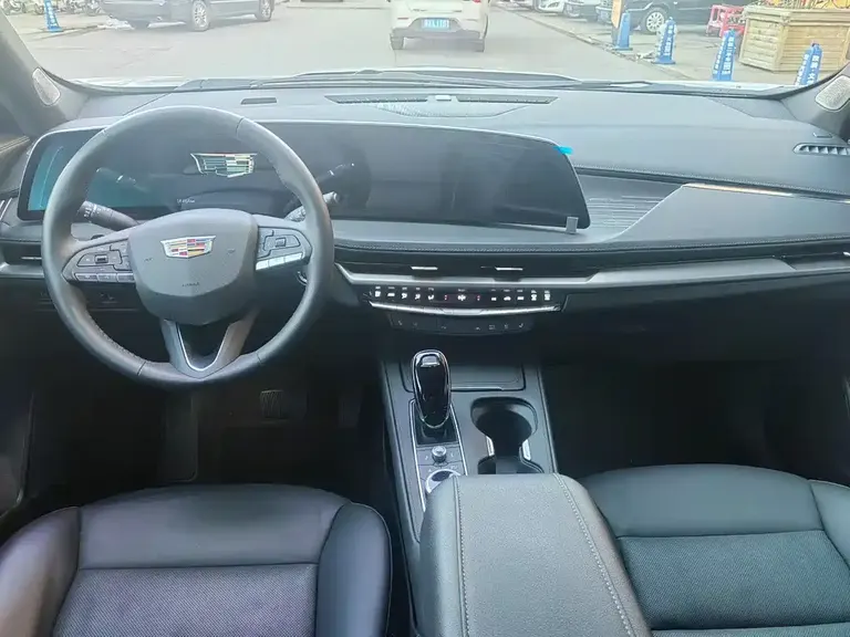 Cadillac XT4 28 T 2 WD Distinguished