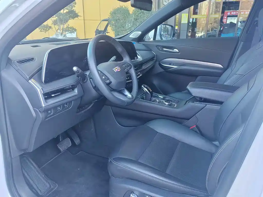 Cadillac XT4 28 T 2 WD Distinguished