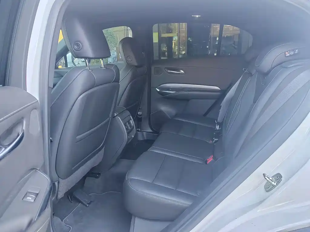 Cadillac XT4 28 T 2 WD Distinguished