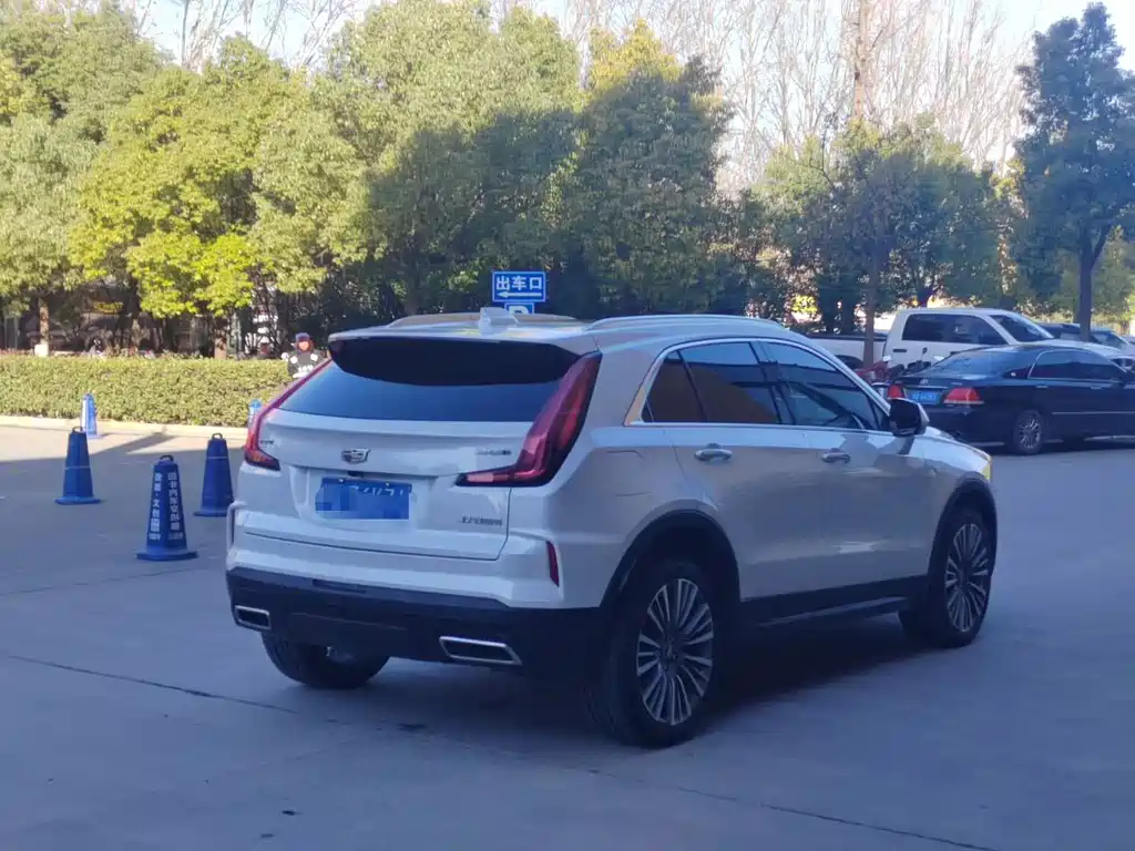 Cadillac XT4 28 T 2 WD Distinguished