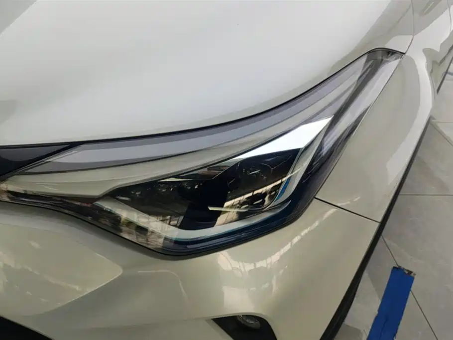 Toyota C-HR 2.0 L Luxury