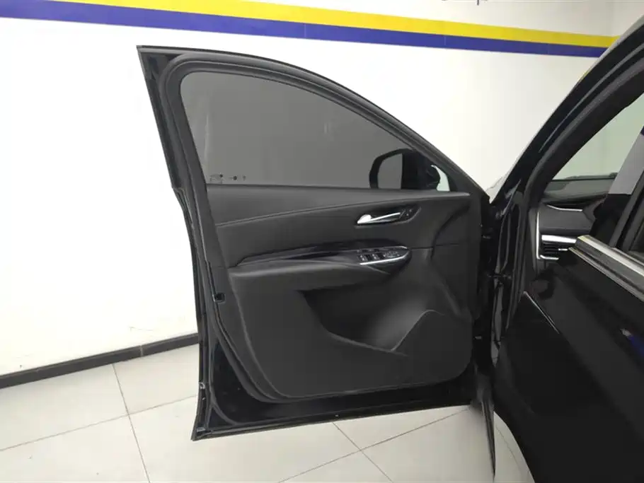 Cadillac XT4 28 T 2 WD Tech