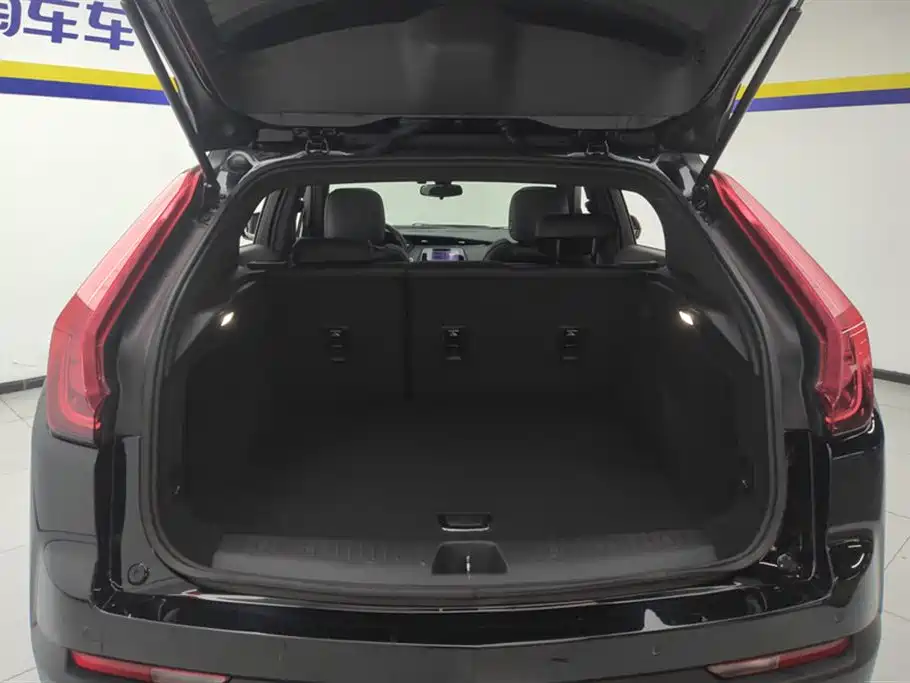 Cadillac XT4 28 T 2 WD Tech