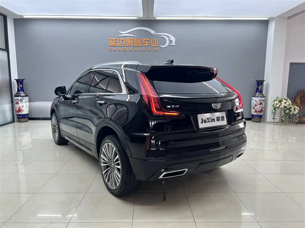 Cadillac XT4 28 T 2 WD Distinguished