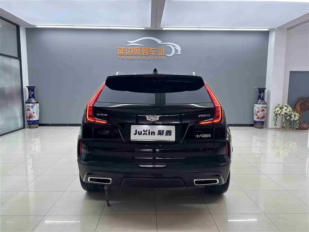 Cadillac XT4 28 T 2 WD Distinguished