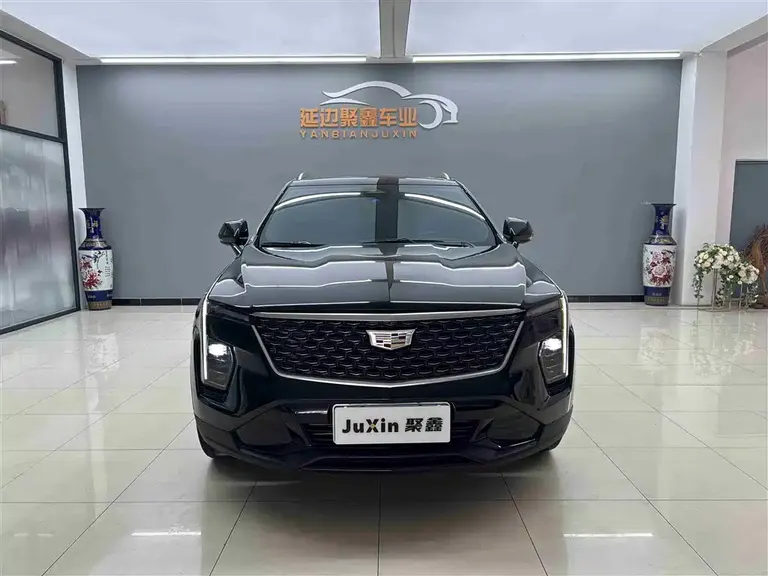 Cadillac XT4 28 T 2 WD Distinguished