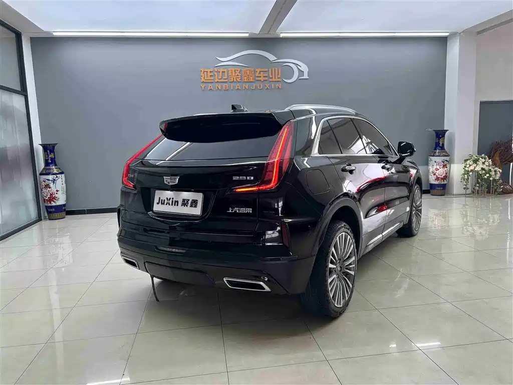 Cadillac XT4 28 T 2 WD Distinguished