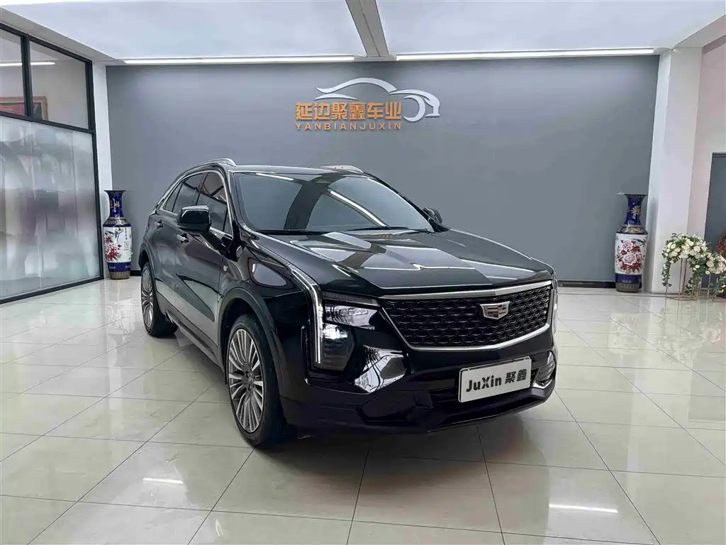 Cadillac XT4 28 T 2 WD Distinguished