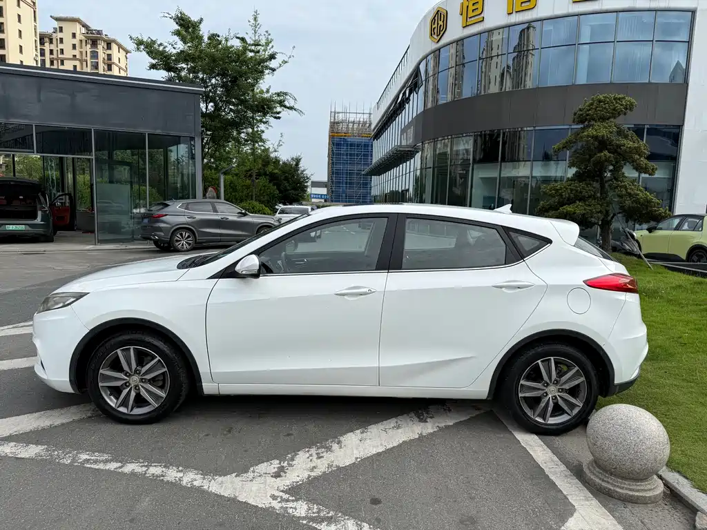 Eado XT 1.6 L Auto Handsome Cool