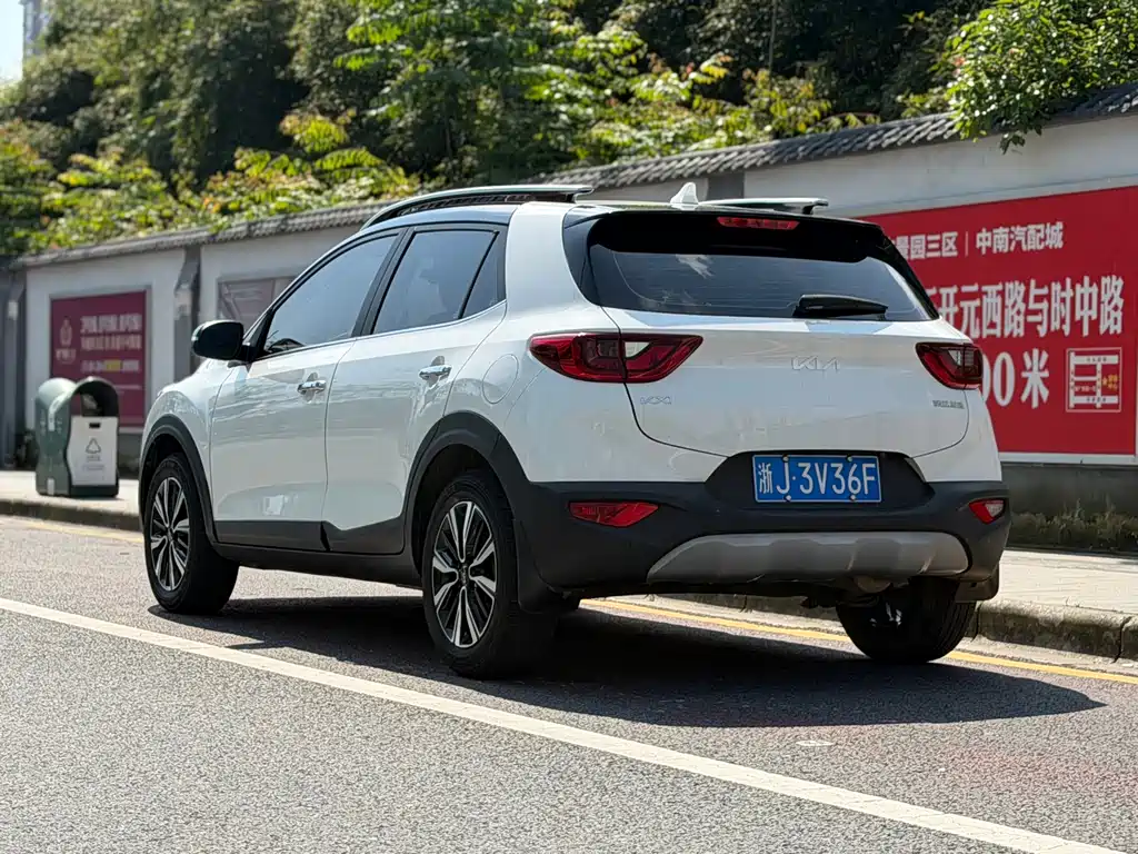 Stonic 1.4 L CVT Sunroof