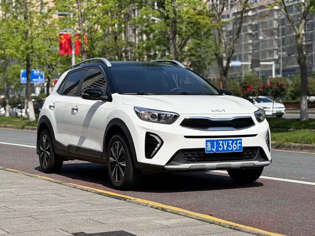 Stonic 1.4 L CVT Sunroof
