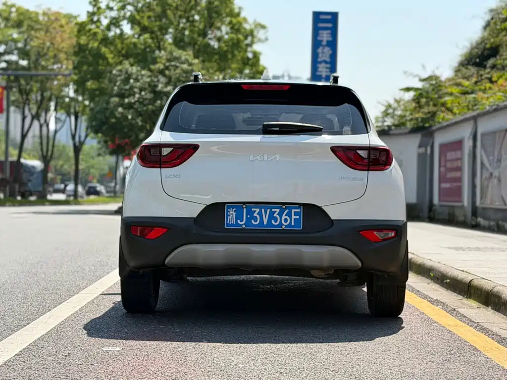Stonic 1.4 L CVT Sunroof