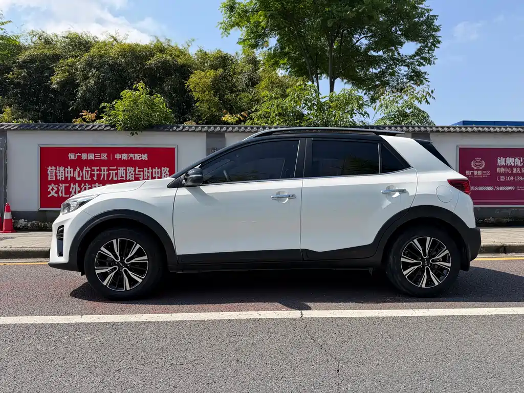 Stonic 1.4 L CVT Sunroof