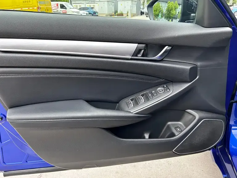 Honda Accord Sharp· Hybrid 2.0 L Sharp Leading CN-V