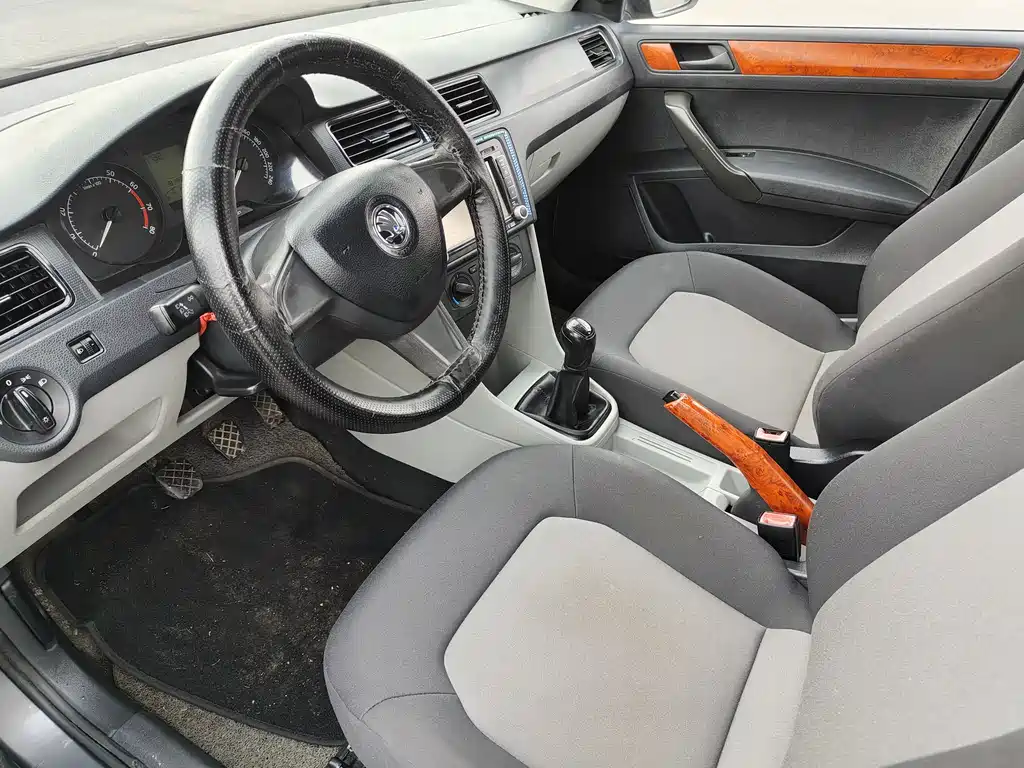 Rapid 1.4 L Manual Joy Select