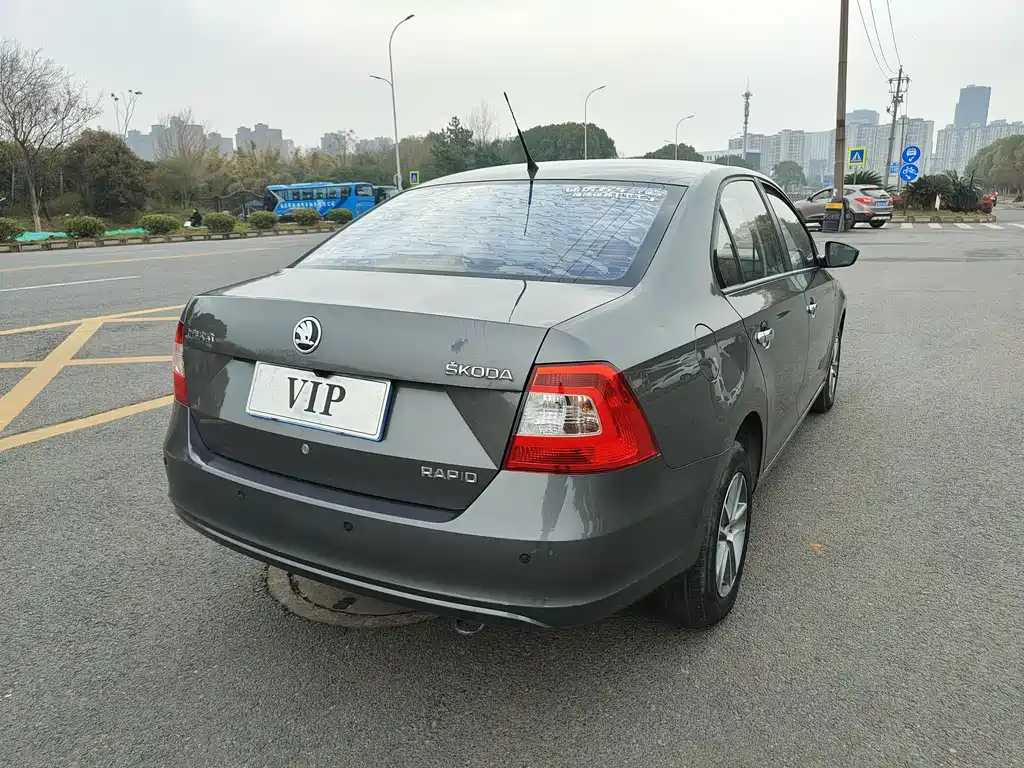 Rapid 1.4 L Manual Joy Select