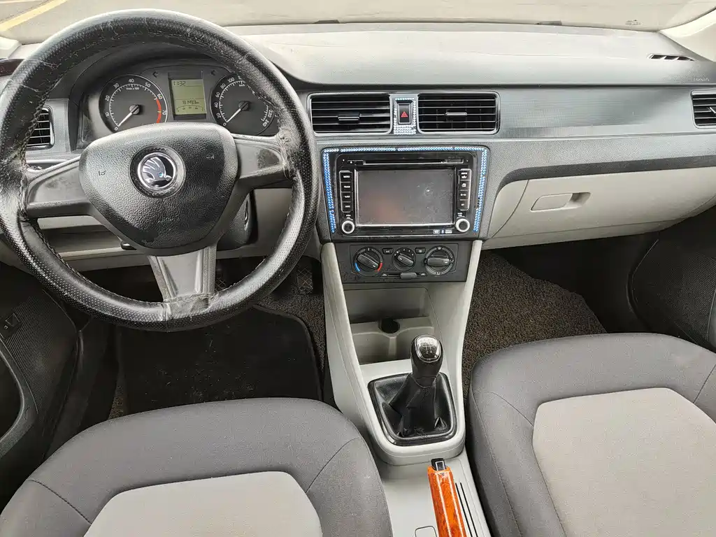 Rapid 1.4 L Manual Joy Select