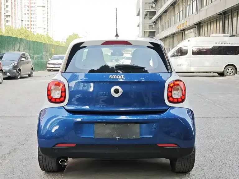 smart forfour smart forfour 2016款 0.9 T 66千瓦极致版