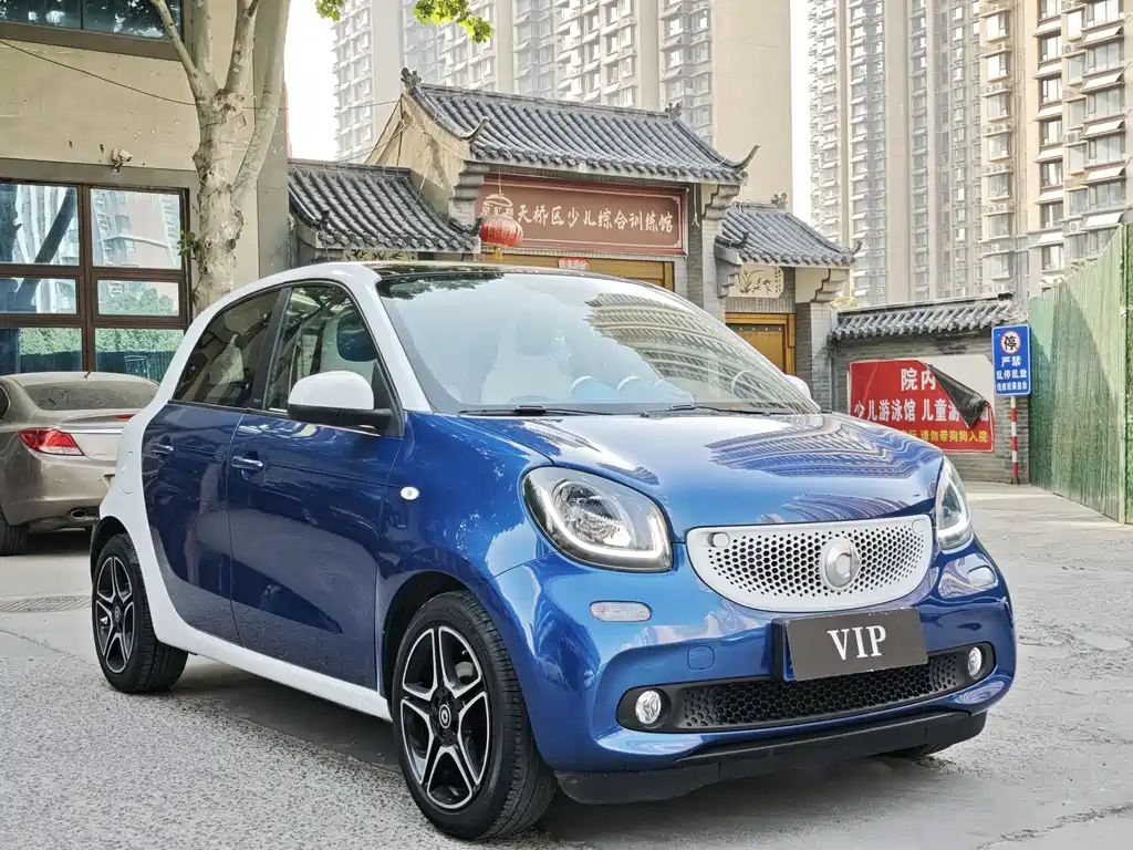 smart forfour smart forfour 2016款 0.9 T 66千瓦极致版