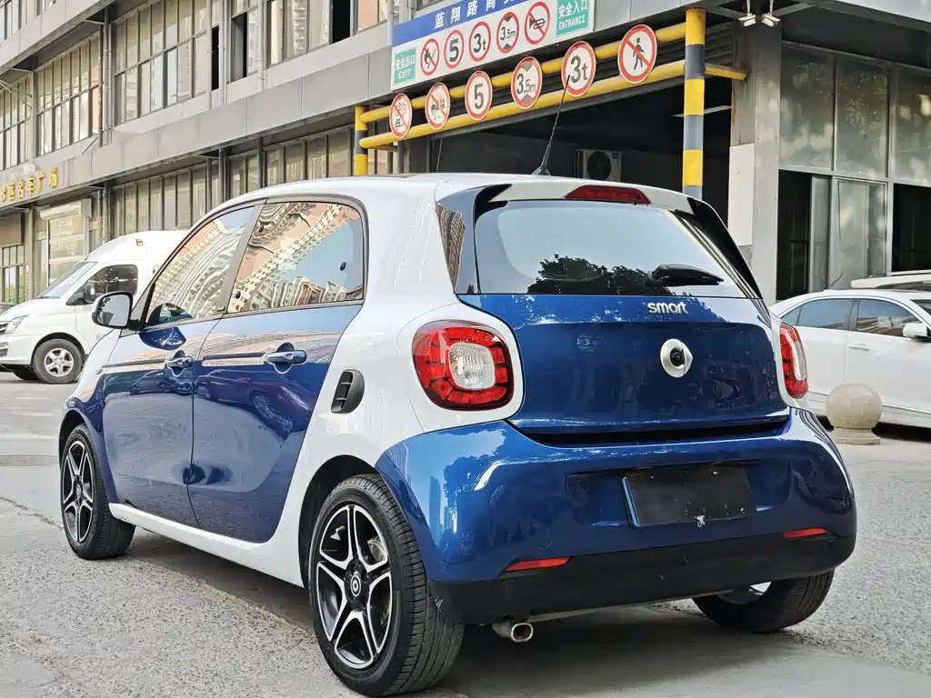 smart forfour smart forfour 2016款 0.9 T 66千瓦极致版