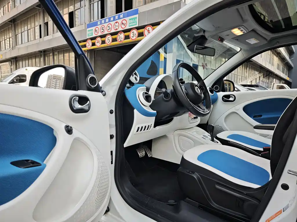 smart forfour smart forfour 2016款 0.9 T 66千瓦极致版