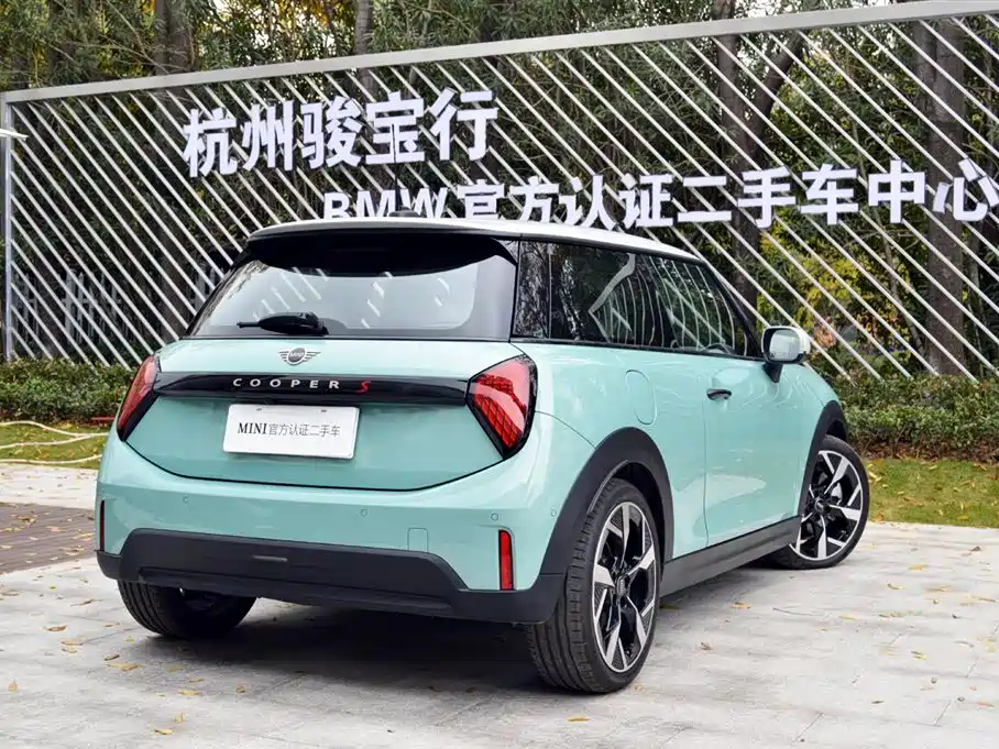MINI MINI 2025款 2.0 T COOPER S 艺术家 三门版