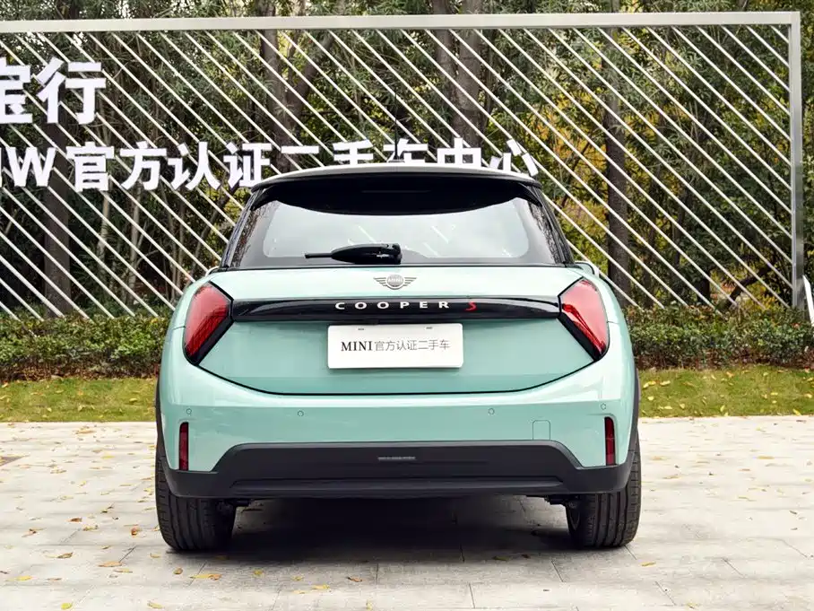 MINI MINI 2025款 2.0 T COOPER S 艺术家 三门版