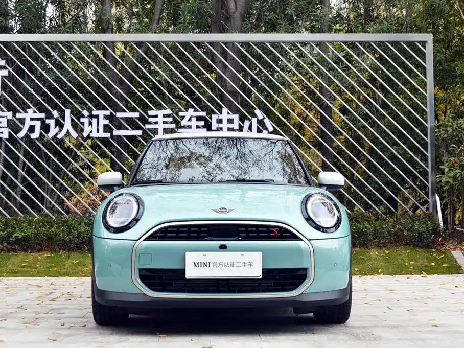 MINI MINI 2025款 2.0 T COOPER S 艺术家 三门版