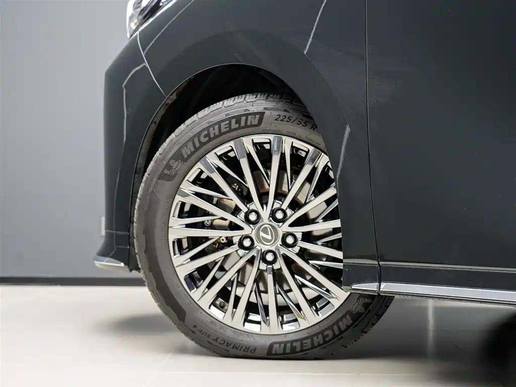 Lexus LM 500 h 6-seat Supreme
