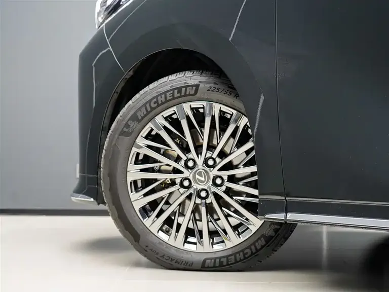 Lexus LM 500 h 6-seat Supreme