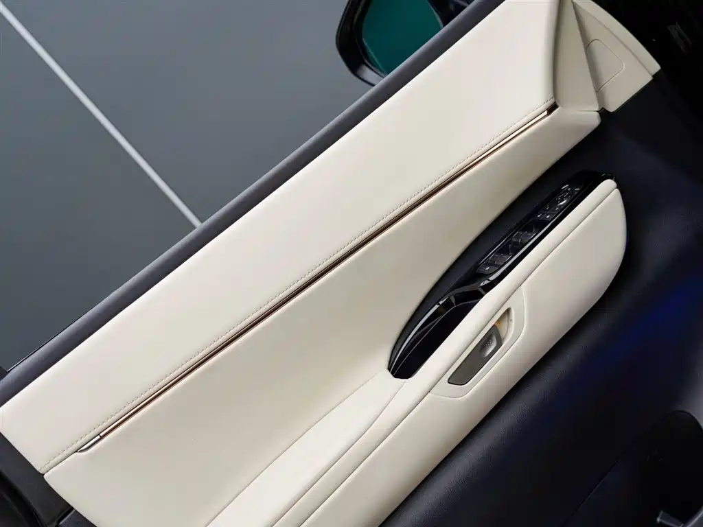 Lexus LM 500 h 6-seat Supreme