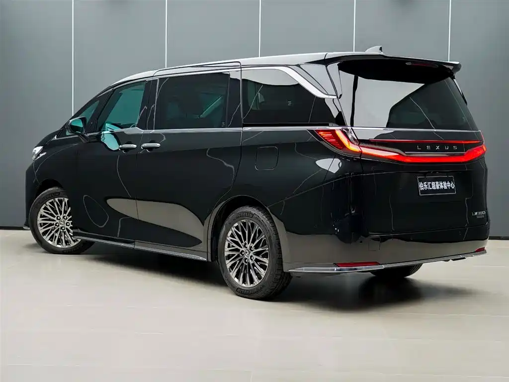 Lexus LM 500 h 6-seat Supreme