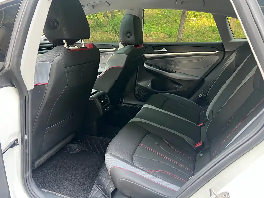 Lamando Lamando L 280 TSI DSG Dazzle Hot