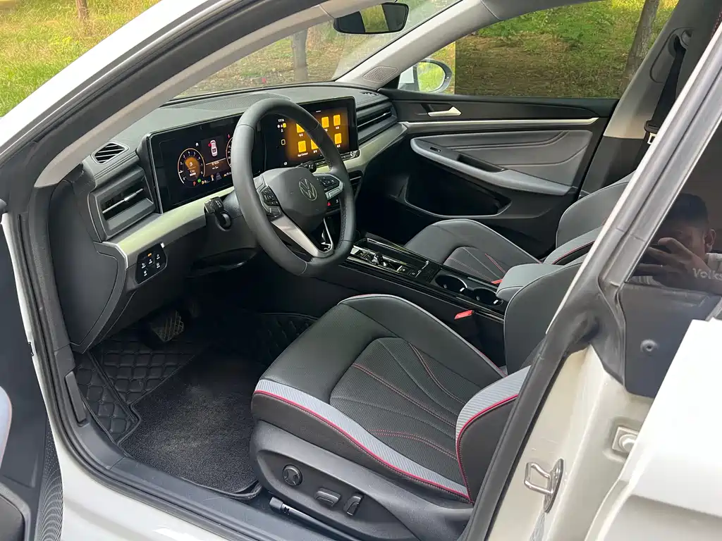 Lamando Lamando L 280 TSI DSG Dazzle Hot